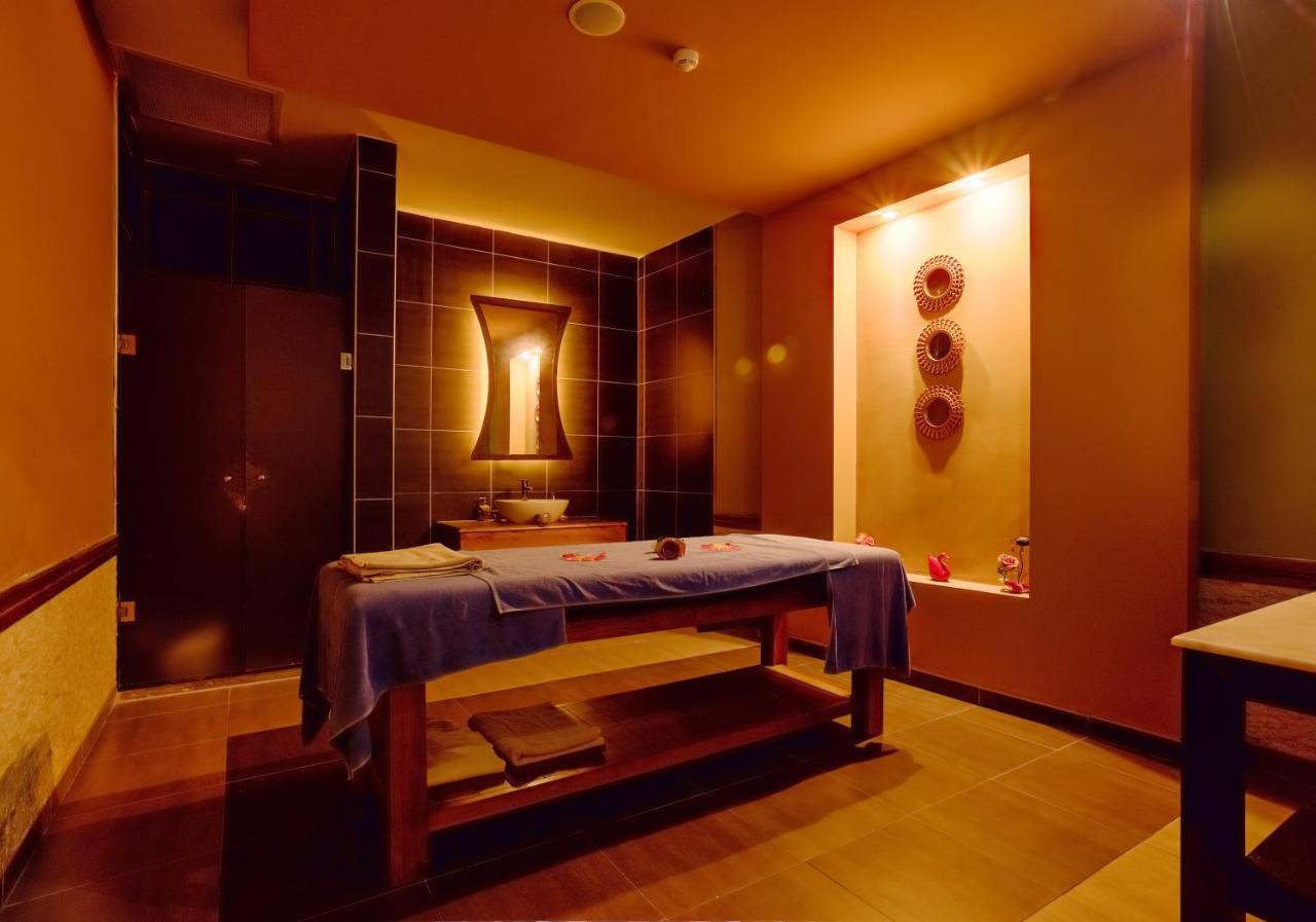 Hotel Tui Magic Life Jacaranda Side Esterno foto A massage table