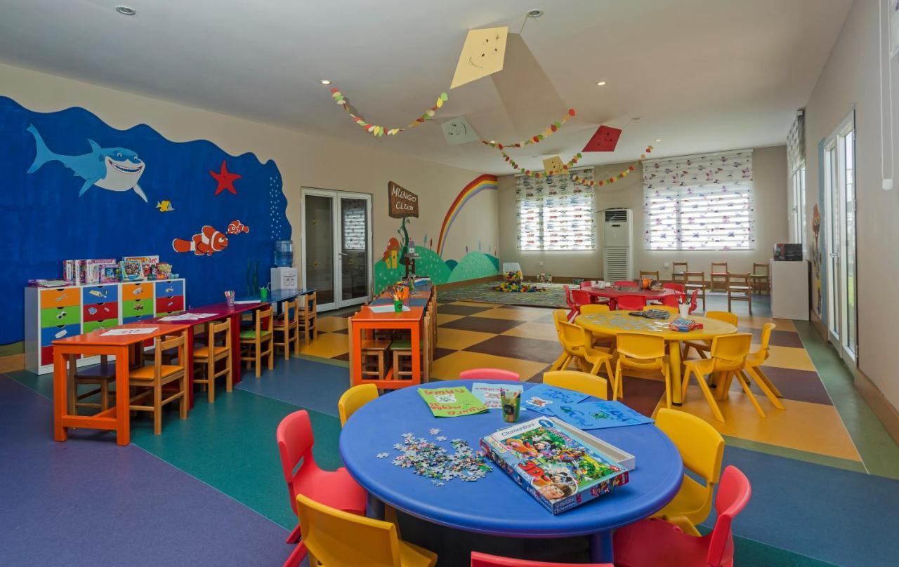 Hotel Tui Magic Life Jacaranda Side Esterno foto A classroom at the International School of Düsseldorf