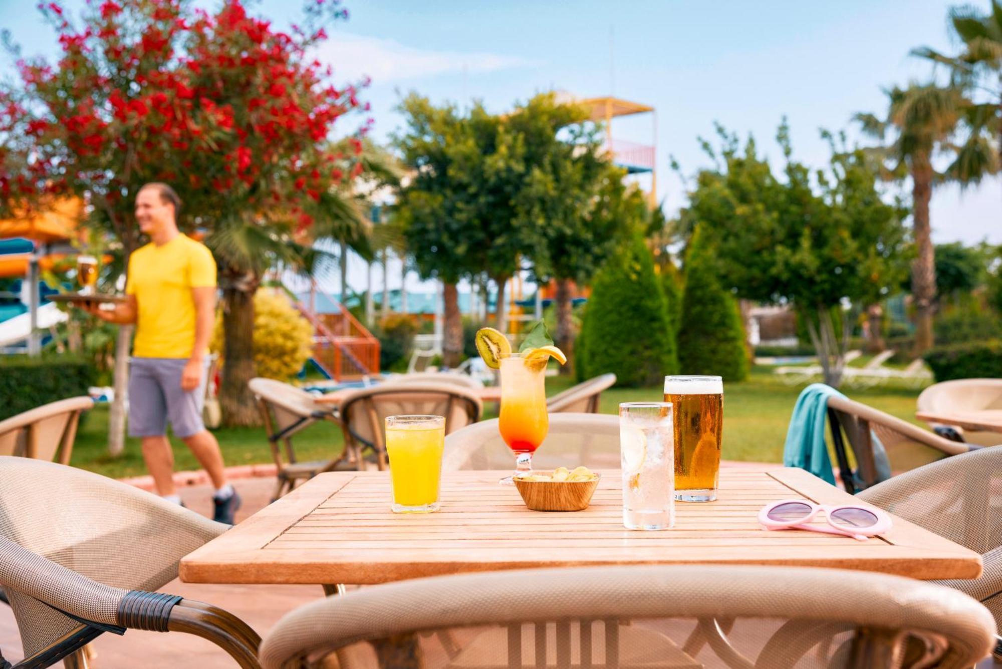 Hotel Tui Magic Life Jacaranda Side Esterno foto Drinks at a hotel