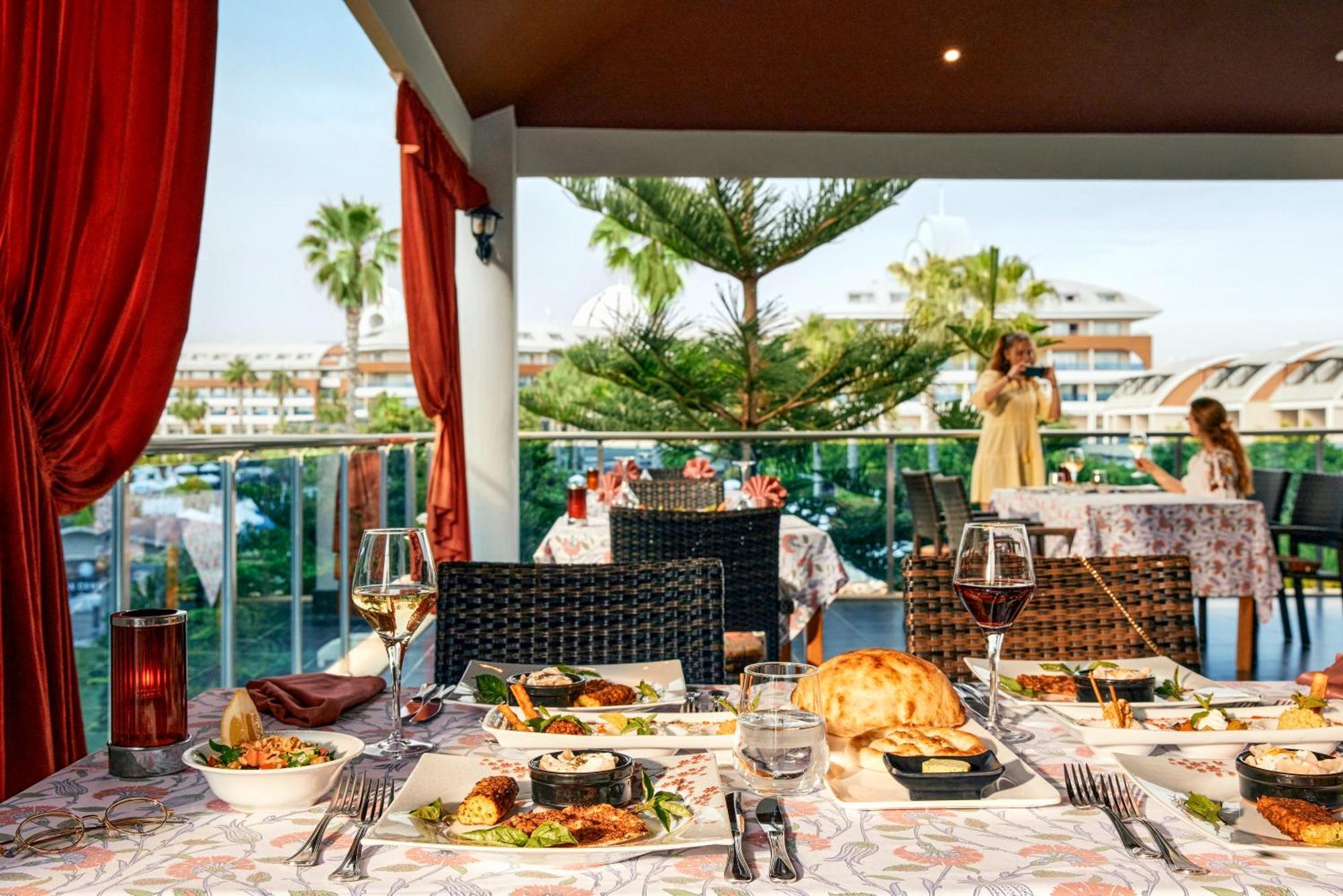Hotel Tui Magic Life Jacaranda Side Esterno foto The Deck