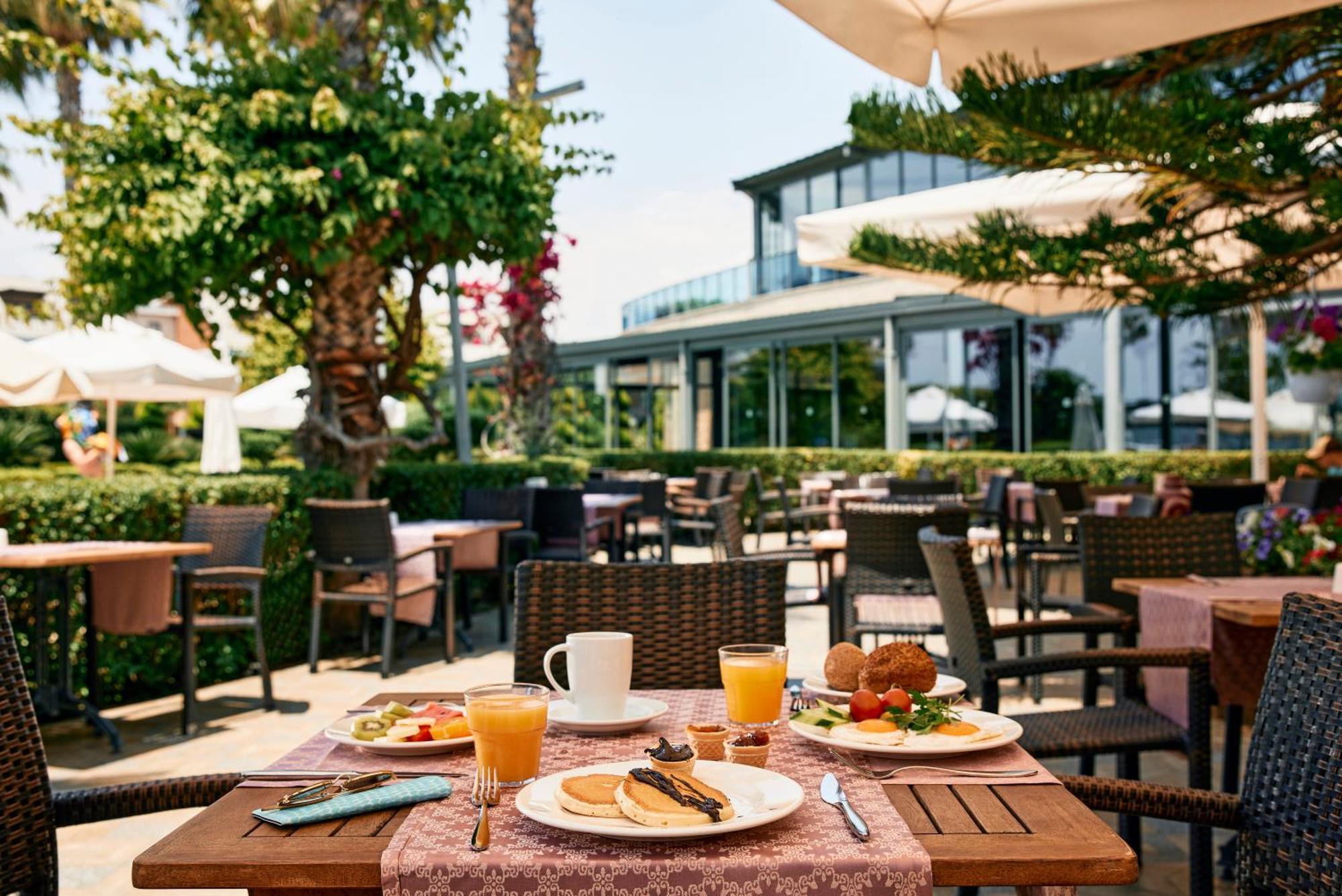 Hotel Tui Magic Life Jacaranda Side Esterno foto Breakfast at a hotel