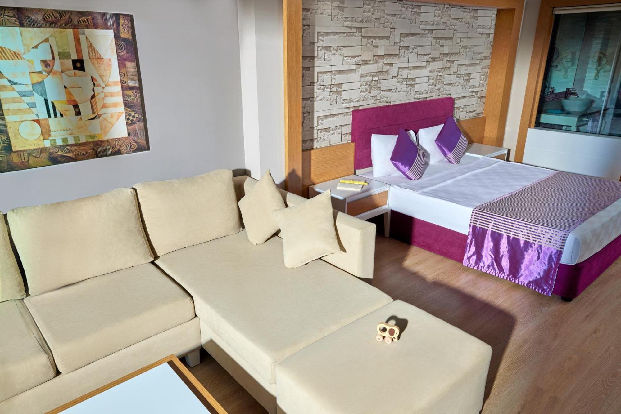 Hotel Tui Magic Life Jacaranda Side Esterno foto A suite at the hotel